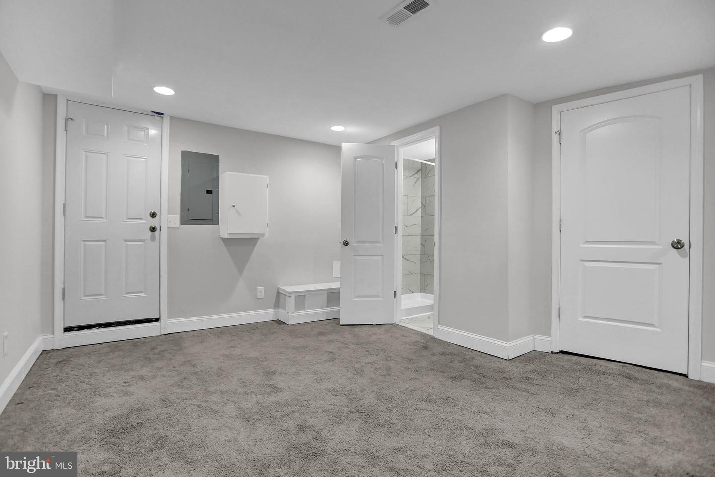 Photo 12 of 34 of 779 N Grantley St townhome