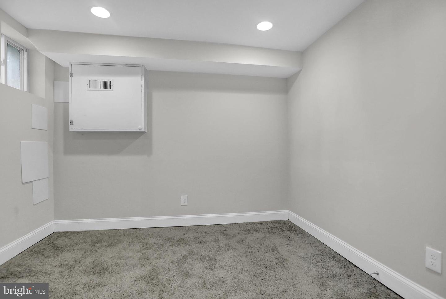 Photo 14 of 34 of 779 N Grantley St townhome