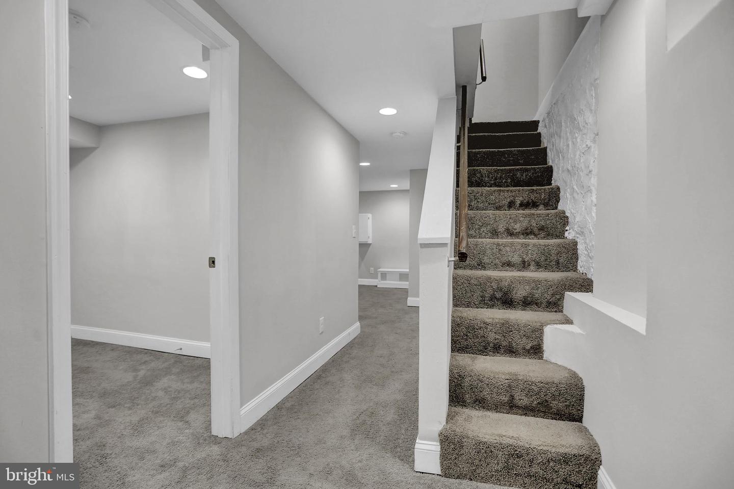 Photo 16 of 34 of 779 N Grantley St townhome