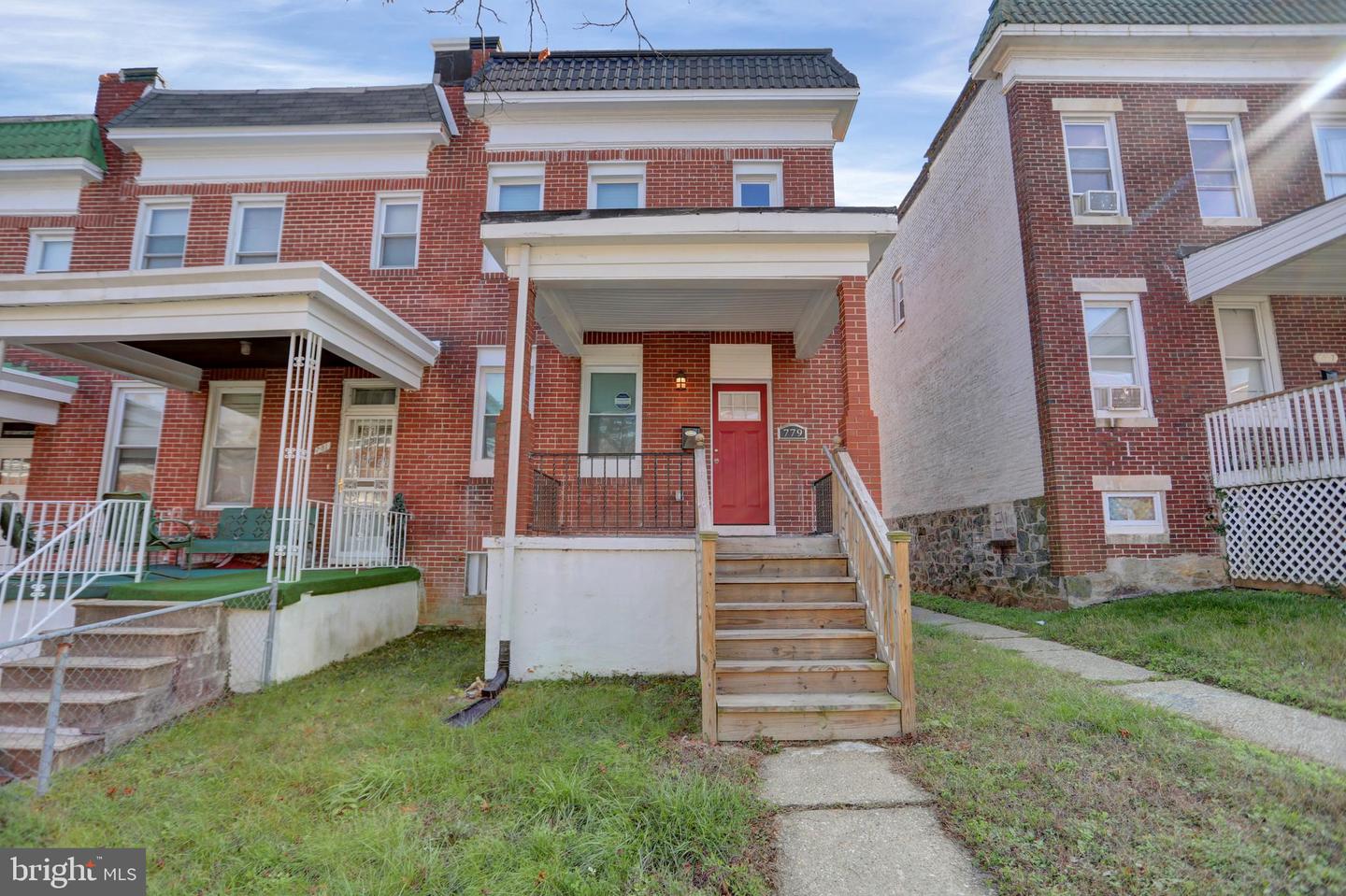 Photo 2 of 34 of 779 N Grantley St townhome