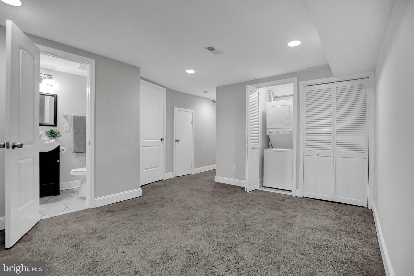 Photo 13 of 34 of 779 N Grantley St townhome