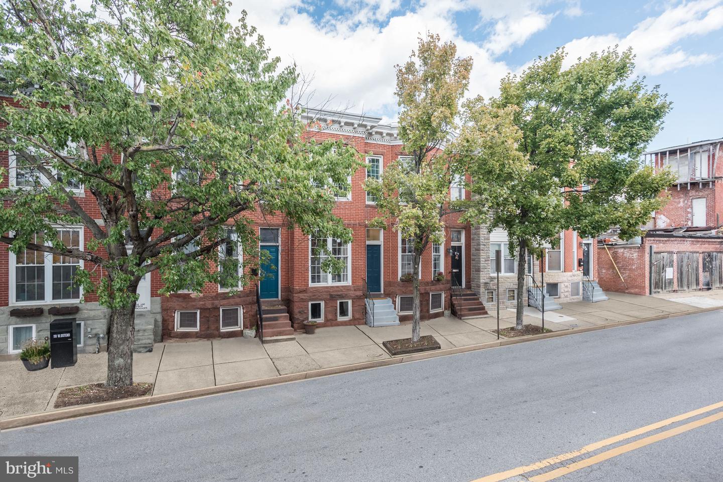 Photo 36 of 38 of 106 W Ostend St townhome