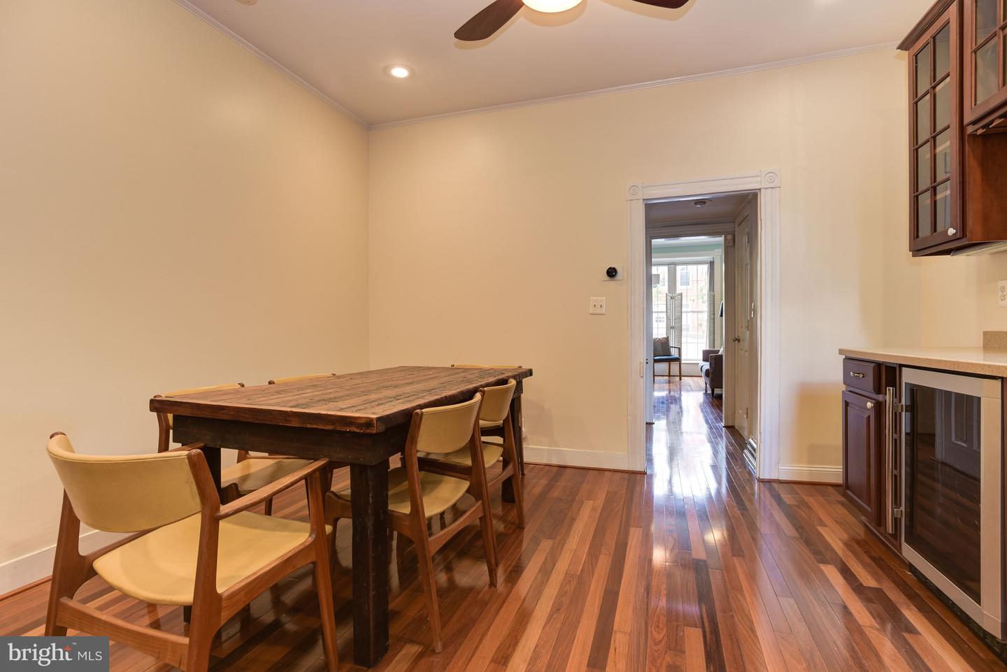 Photo 13 of 38 of 106 W Ostend St townhome