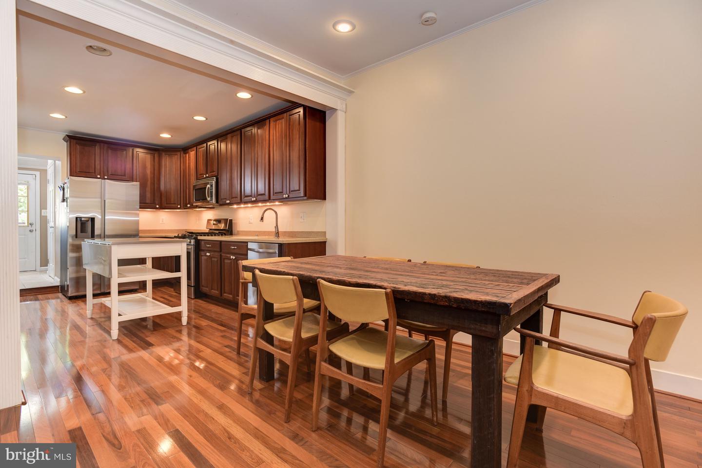 Photo 12 of 38 of 106 W Ostend St townhome