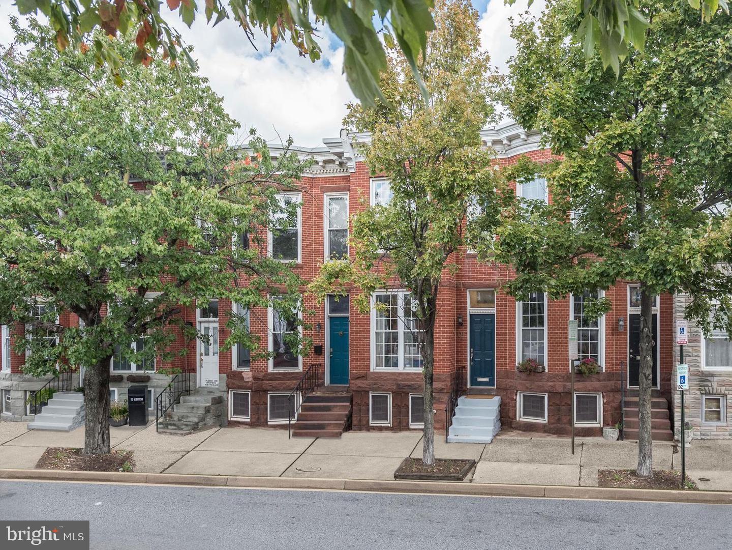 Photo 1 of 38 of 106 W Ostend St townhome