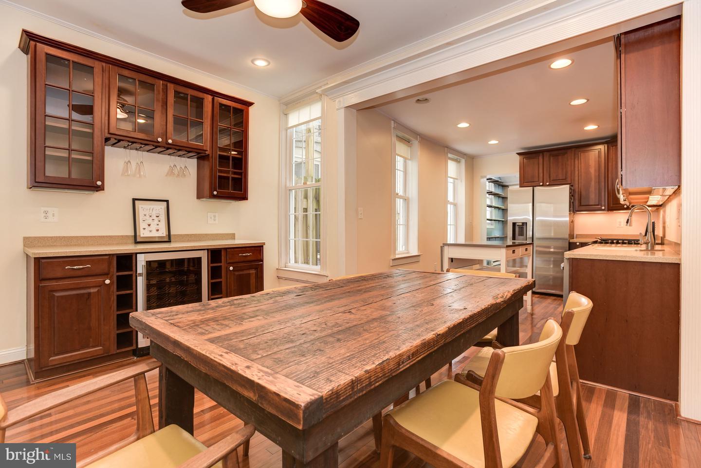 Photo 6 of 38 of 106 W Ostend St townhome