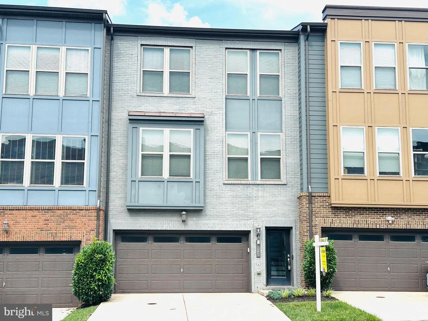 9925 Hopkins Loop