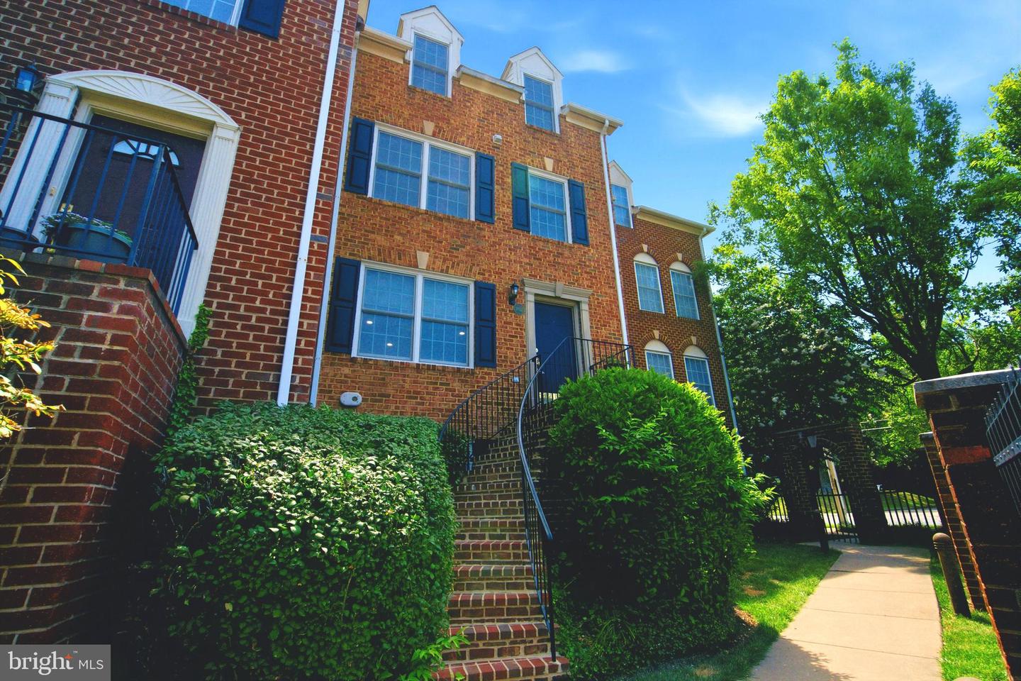 2402 N Greenbrier Court, Arlington, VA, 22207