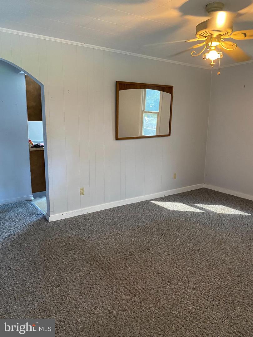 Photo 3 of 17 of 9 Williams Dr house