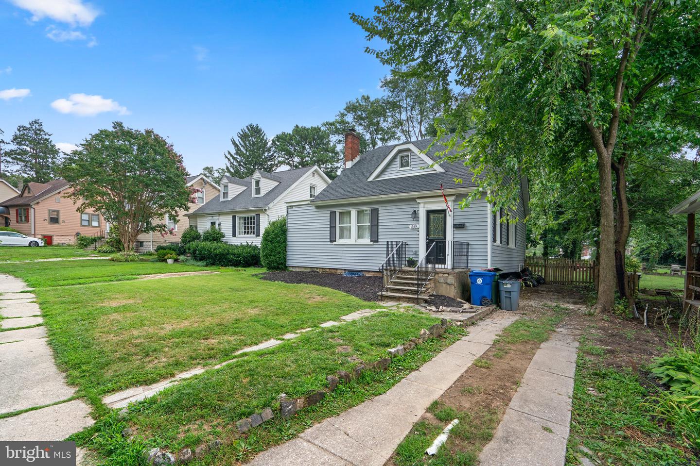 Photo 2 of 39 of 709 Cedarcroft Rd house