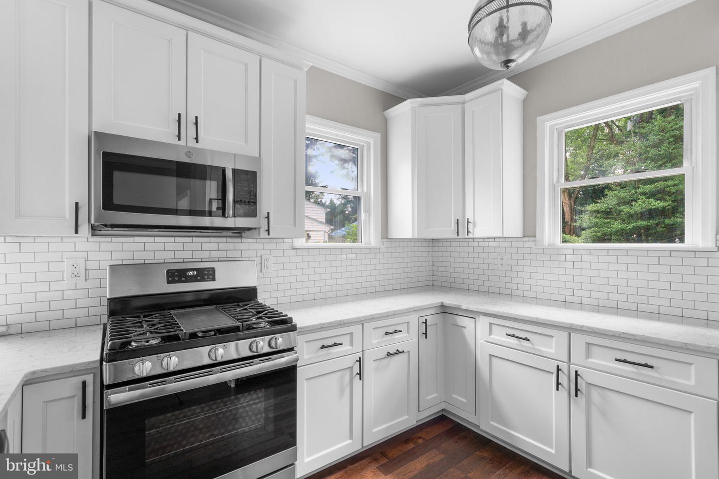 Photo 11 of 39 of 709 Cedarcroft Rd house