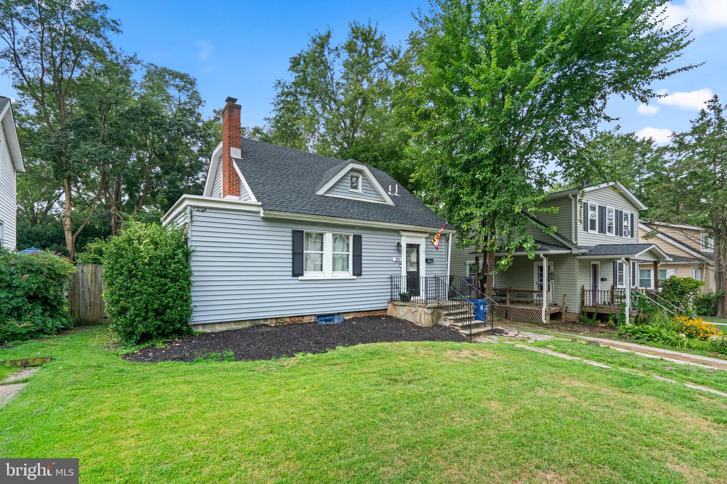 Photo 3 of 39 of 709 Cedarcroft Rd house