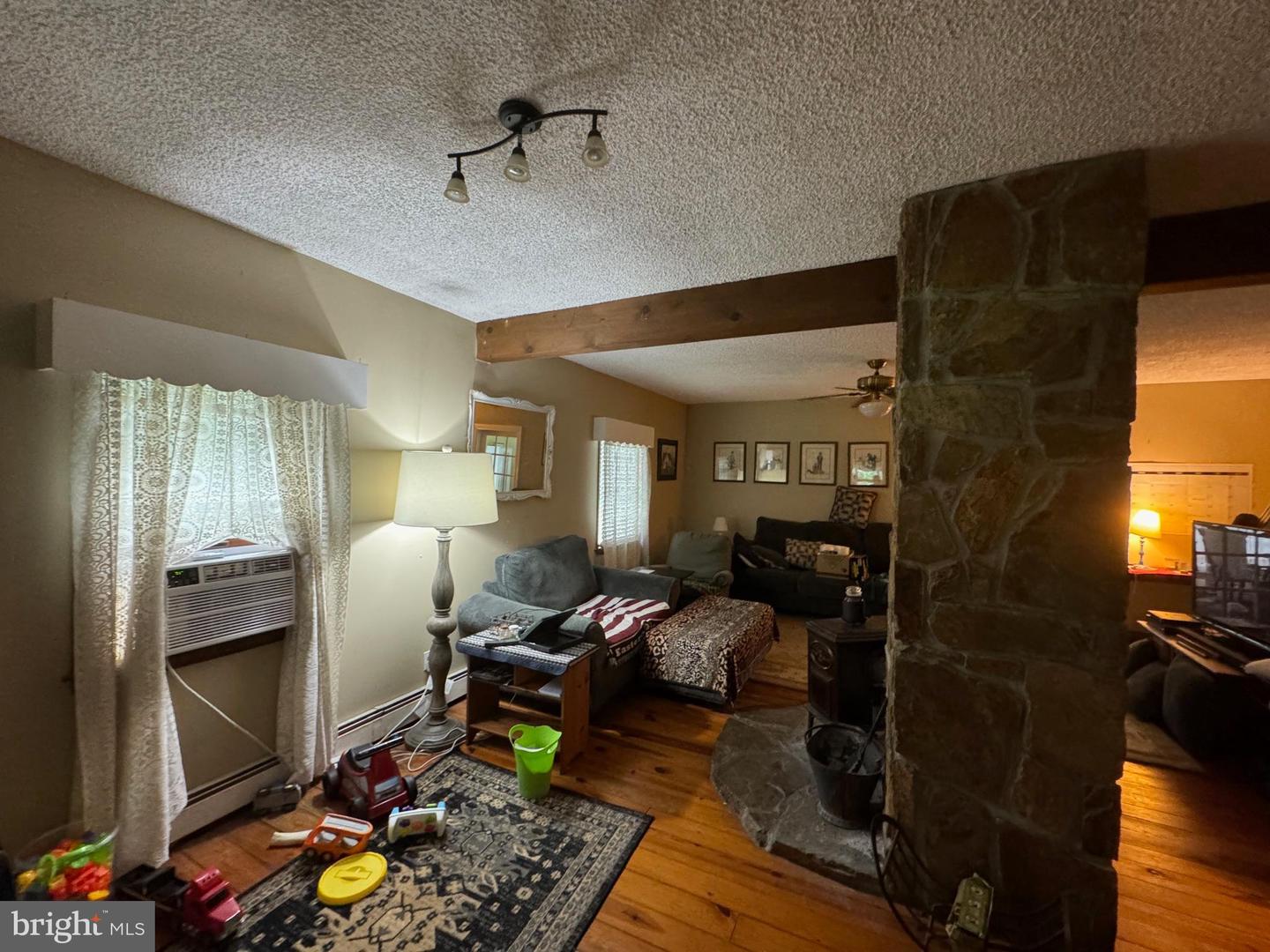 Photo 6 of 31 of 322 S Bremen Ave house
