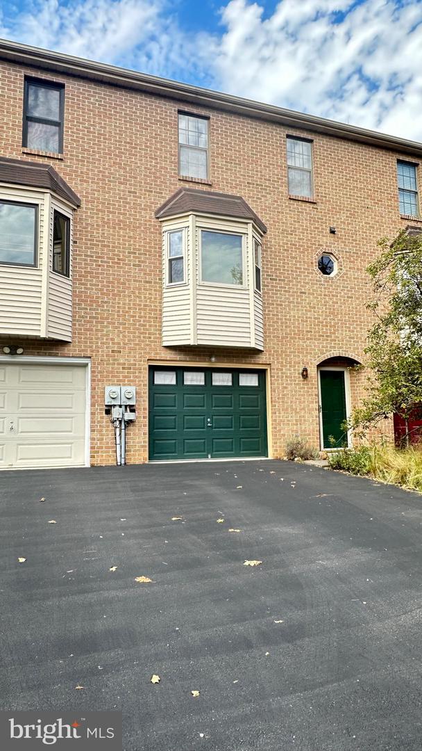 Photo 3 of 12 of 2617 Madison Ave townhome