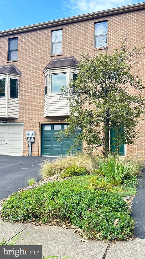 Photo 2 of 12 of 2617 Madison Ave townhome