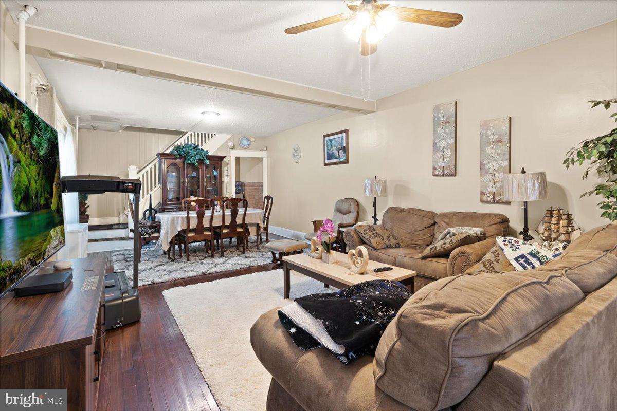 Photo 8 of 26 of 11 Klein multi-family property