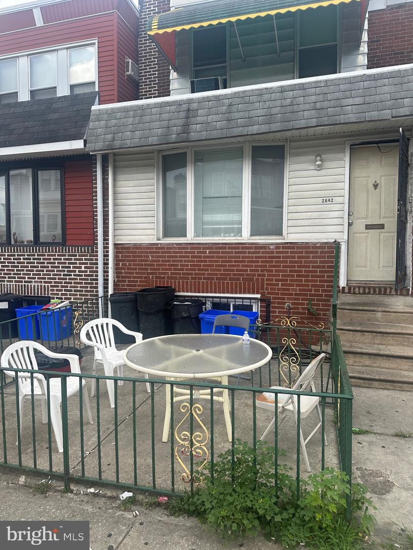 Photo 3 of 4 of 2642 S Massey St townhome