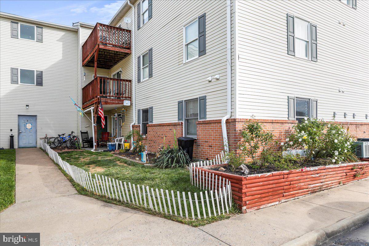 Photo 2 of 24 of 1284-B2 Ox Rd condo