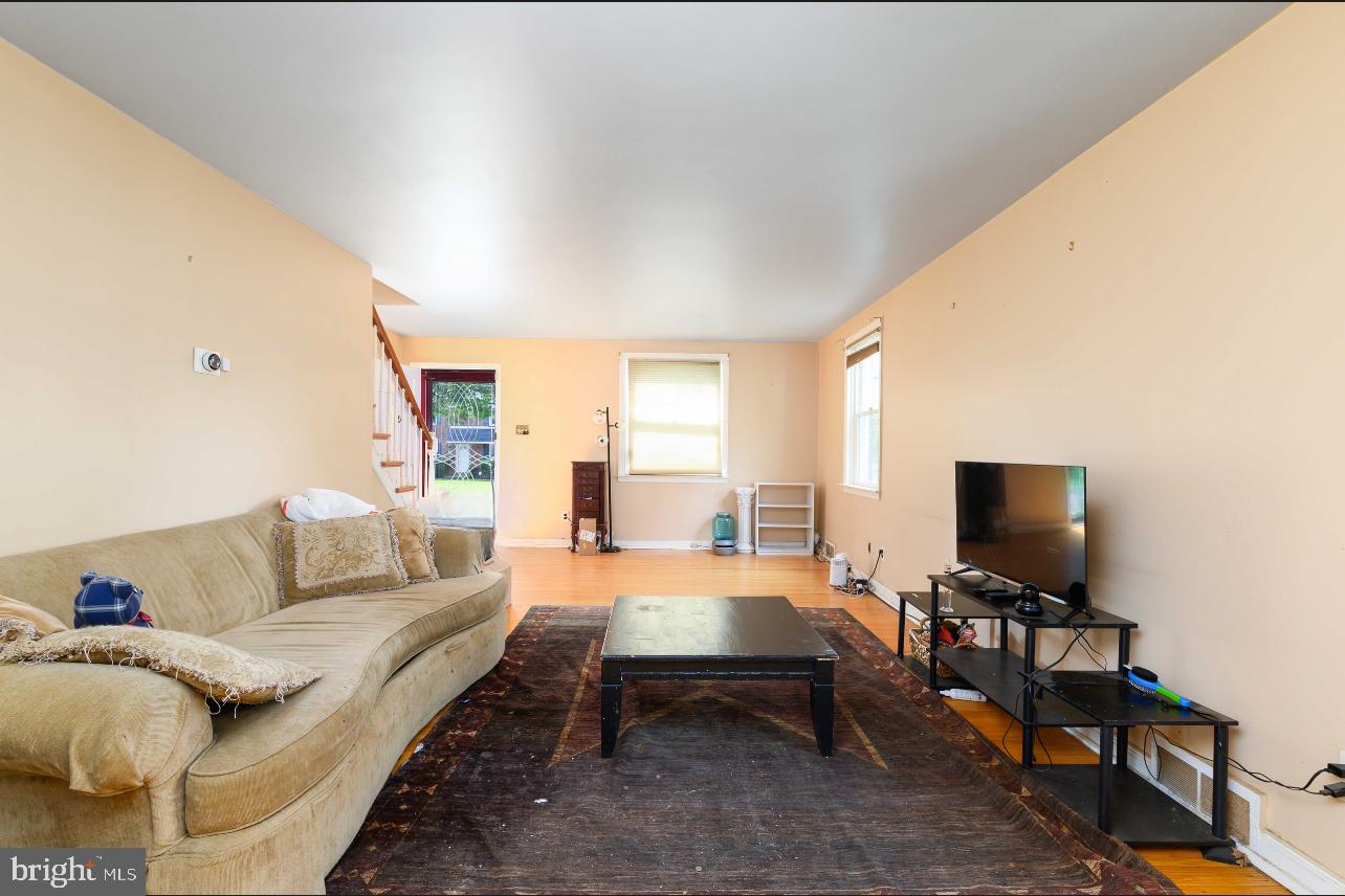 Photo 8 of 22 of 255 Bryn Mawr Ave house