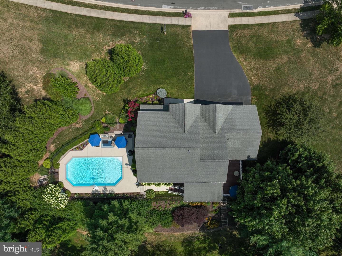 Photo 67 of 81 of 726 Charingworth Rd house