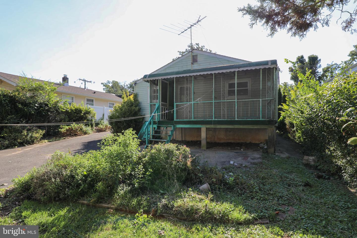 Photo 17 of 18 of 1570 Coolidge Ave house