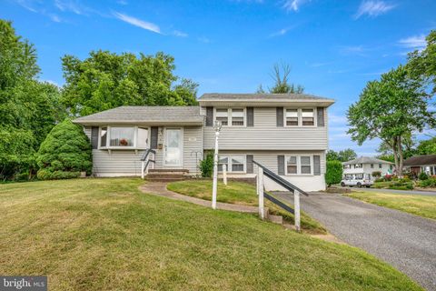 Single Family Residence in Brookhaven PA 3503 Edgewater LANE.jpg