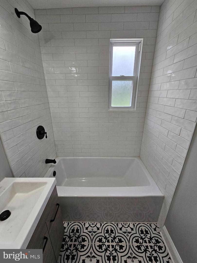 Photo 9 of 19 of 718 Susquehanna Cir house