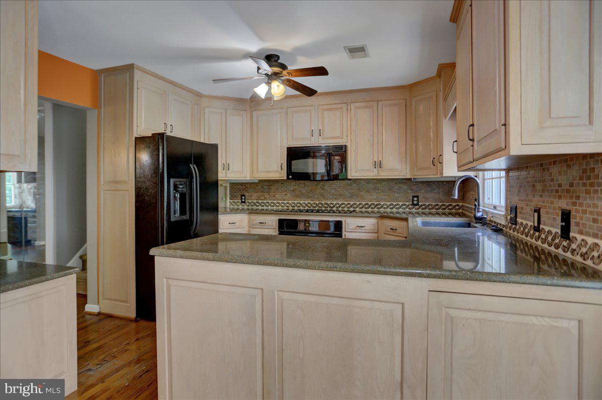 Photo 9 of 41 of 327 Valley View Dr #15 townhome