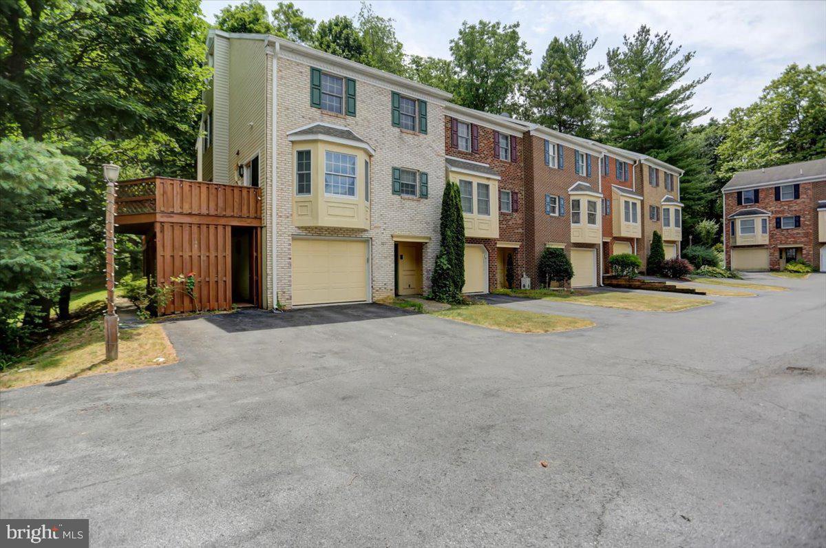 Photo 3 of 41 of 327 Valley View Dr #15 townhome