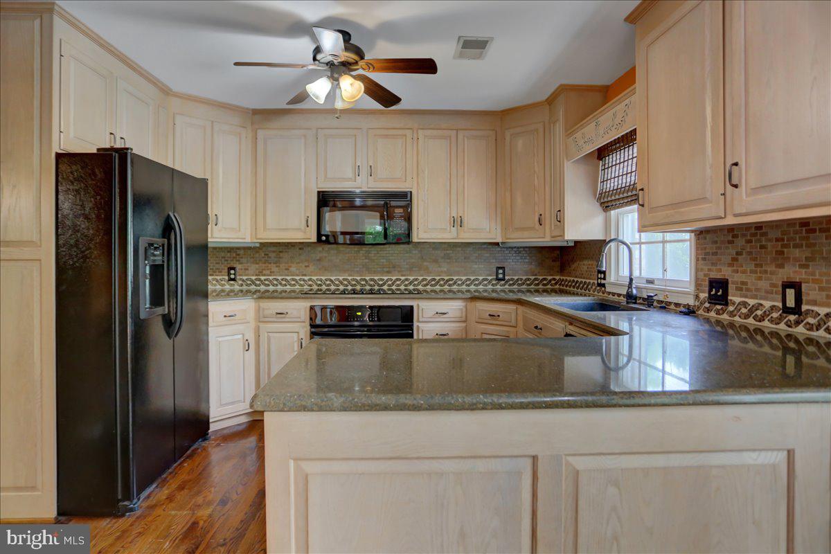 Photo 10 of 41 of 327 Valley View Dr #15 townhome