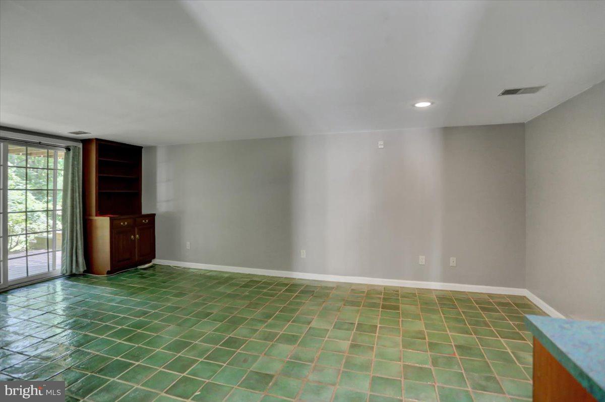 Photo 7 of 41 of 327 Valley View Dr #15 townhome