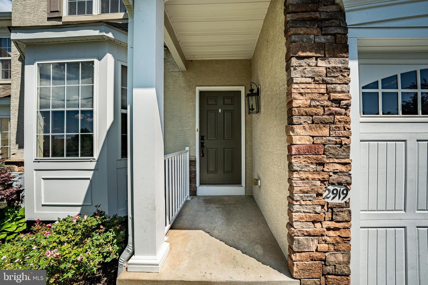 Photo 3 of 43 of 2919 Cottonwood Ln townhome