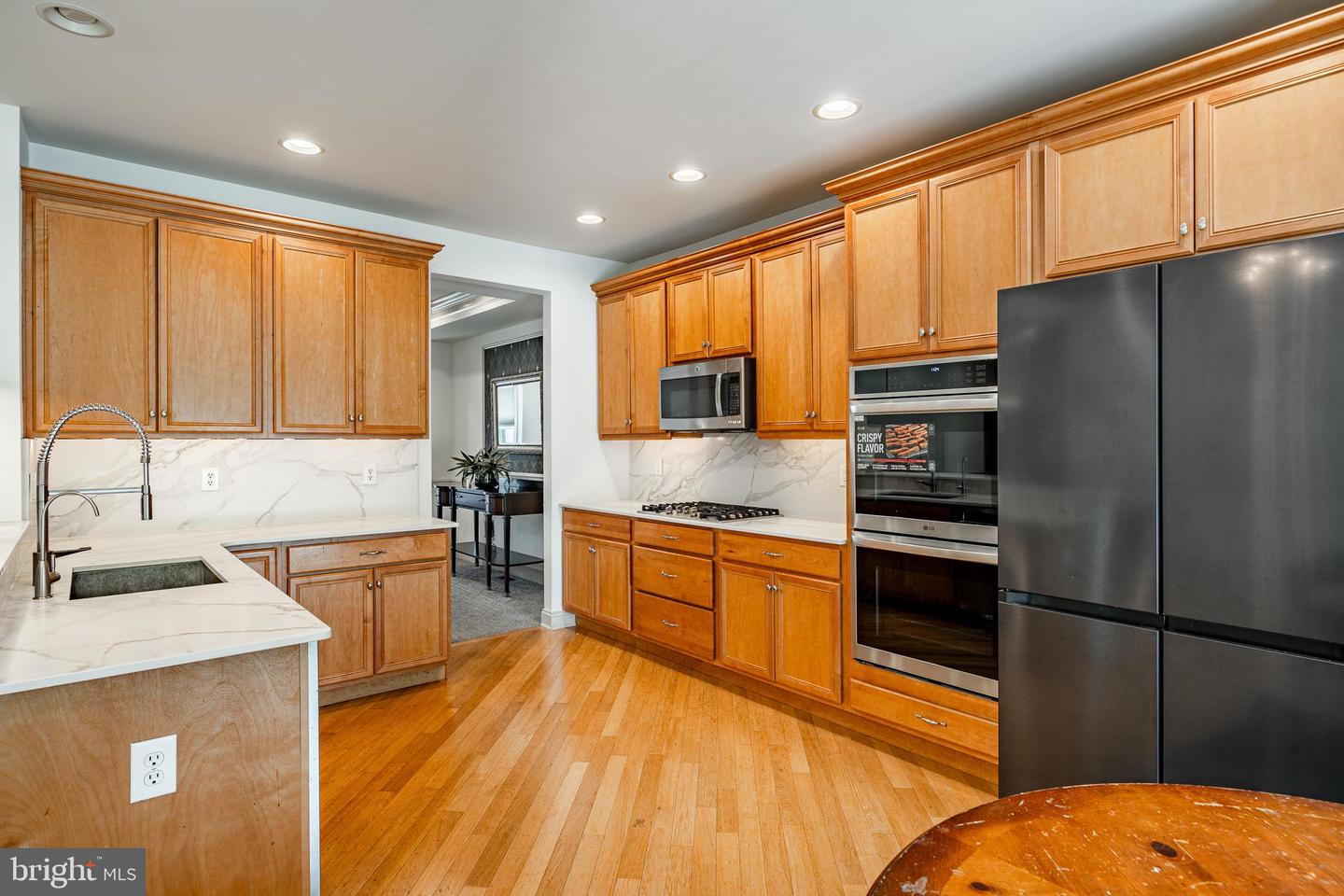 Photo 9 of 43 of 2919 Cottonwood Ln townhome