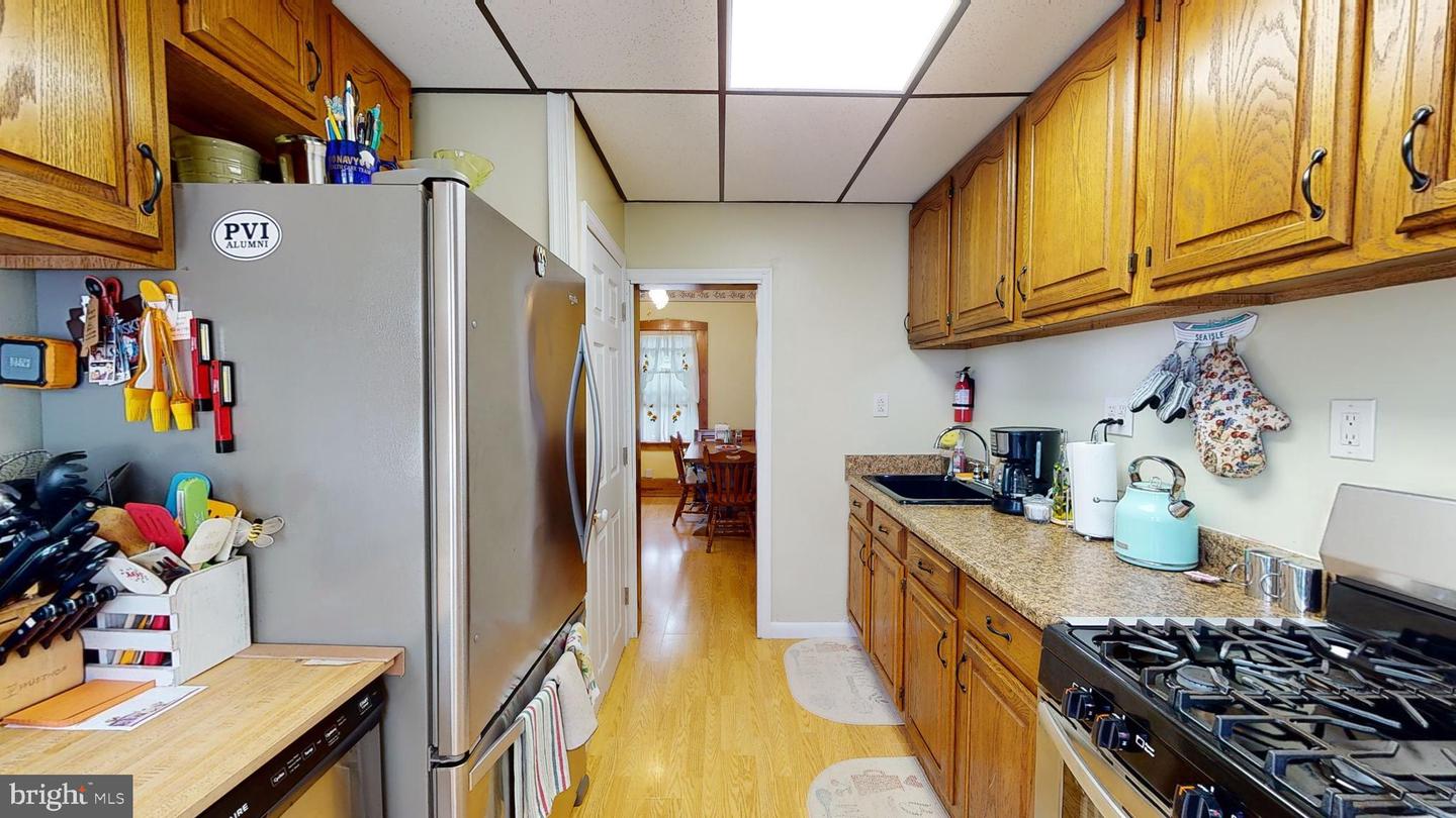 Photo 11 of 23 of 250 S Davis Ave house
