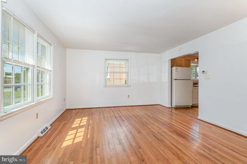 Duplex in Lancaster PA 1327 Wabank ROAD 7.jpg