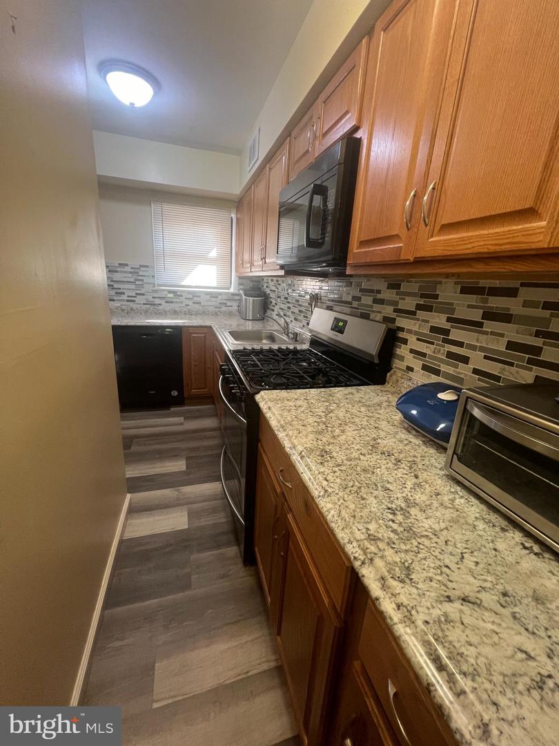 Photo 7 of 22 of 416 Centre Ave #416 townhome