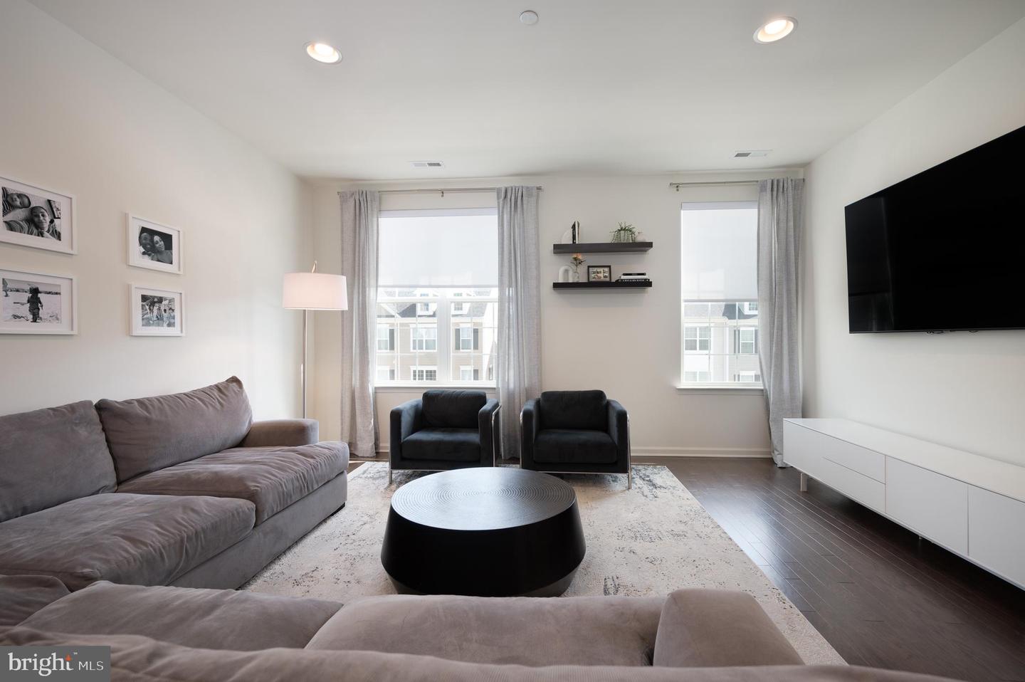 Photo 7 of 43 of 3721 Green St #Au51 townhome