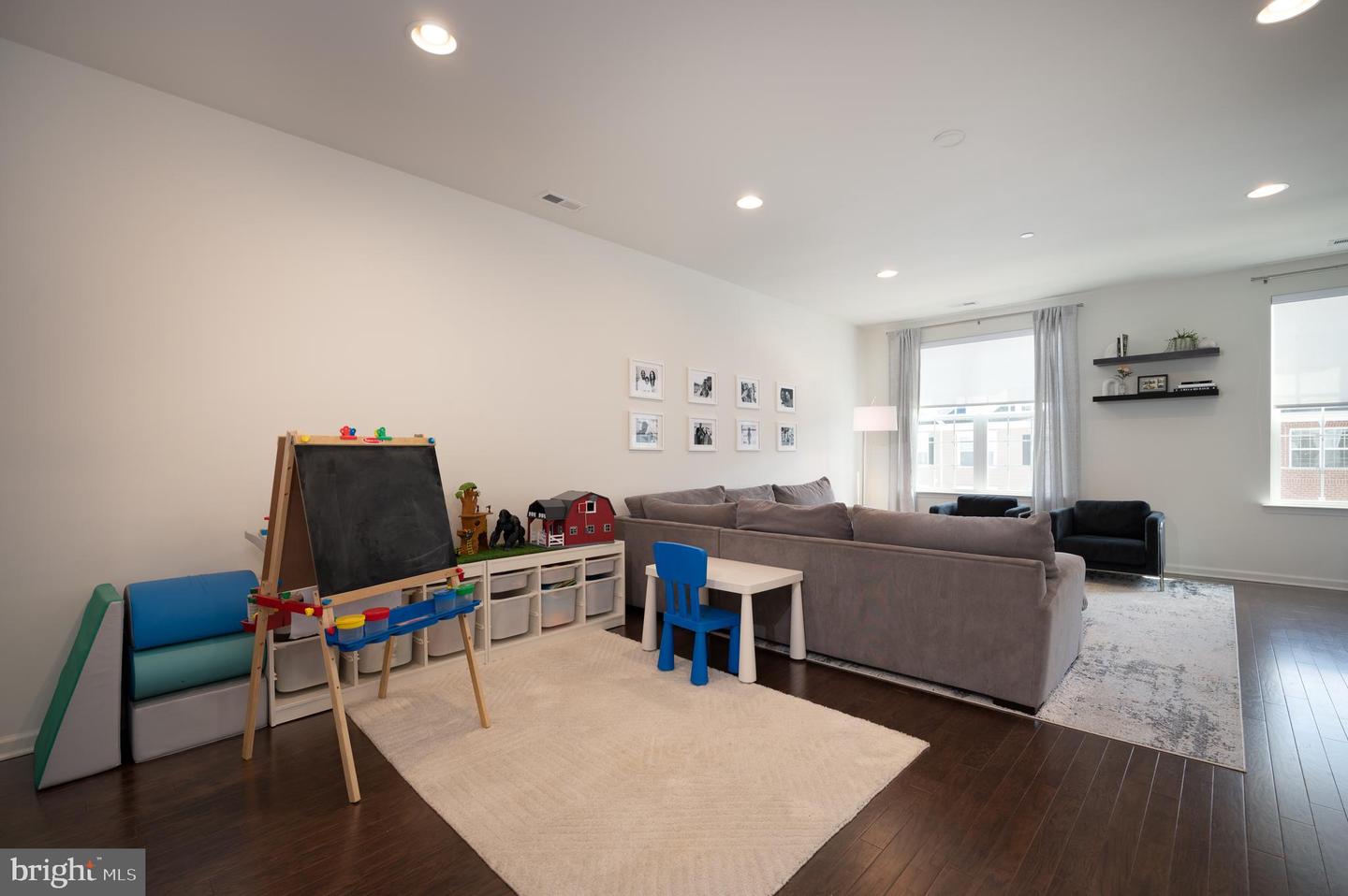 Photo 8 of 43 of 3721 Green St #Au51 townhome