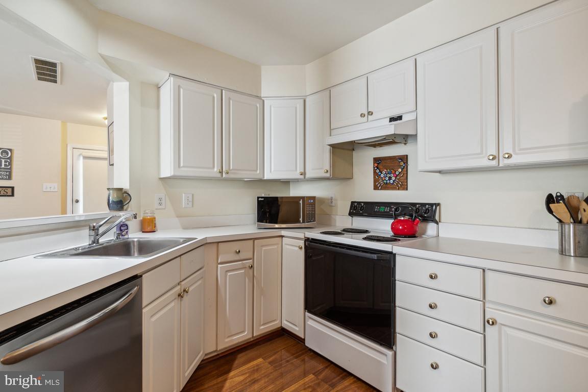 Photo 9 of 27 of 4162 Maple Path Cir #52 multi-family property