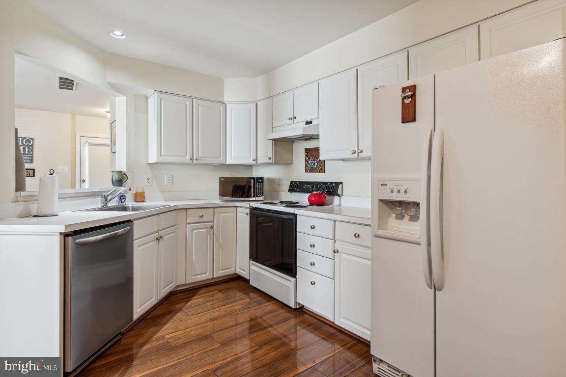 Photo 8 of 27 of 4162 Maple Path Cir #52 multi-family property