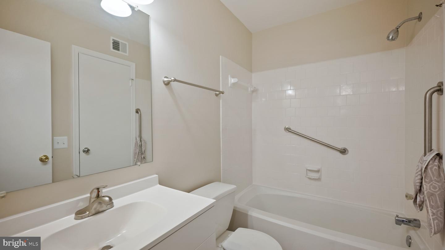 Photo 12 of 23 of 20248 Shipley Ter #6-B-302 condo