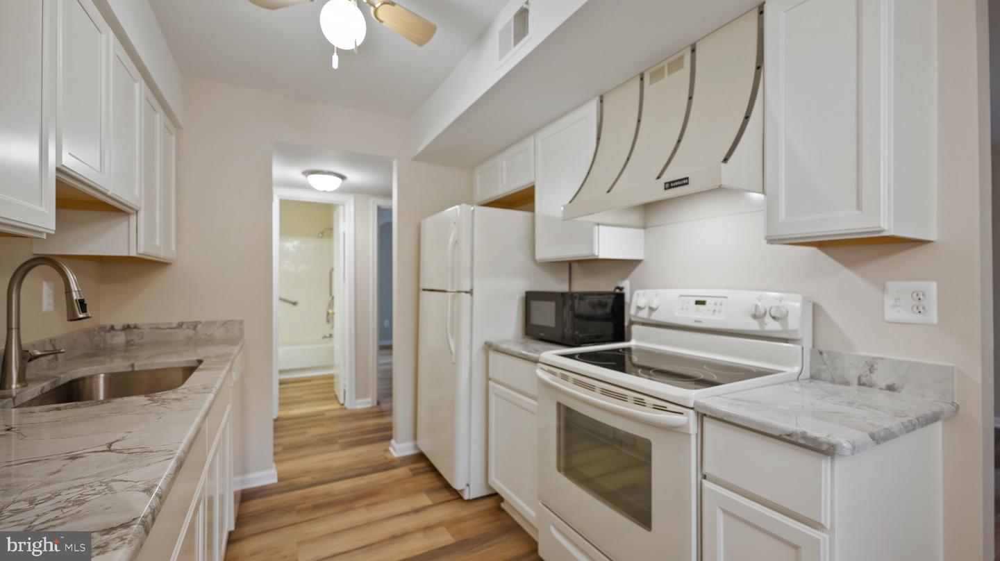 Photo 6 of 23 of 20248 Shipley Ter #6-B-302 condo