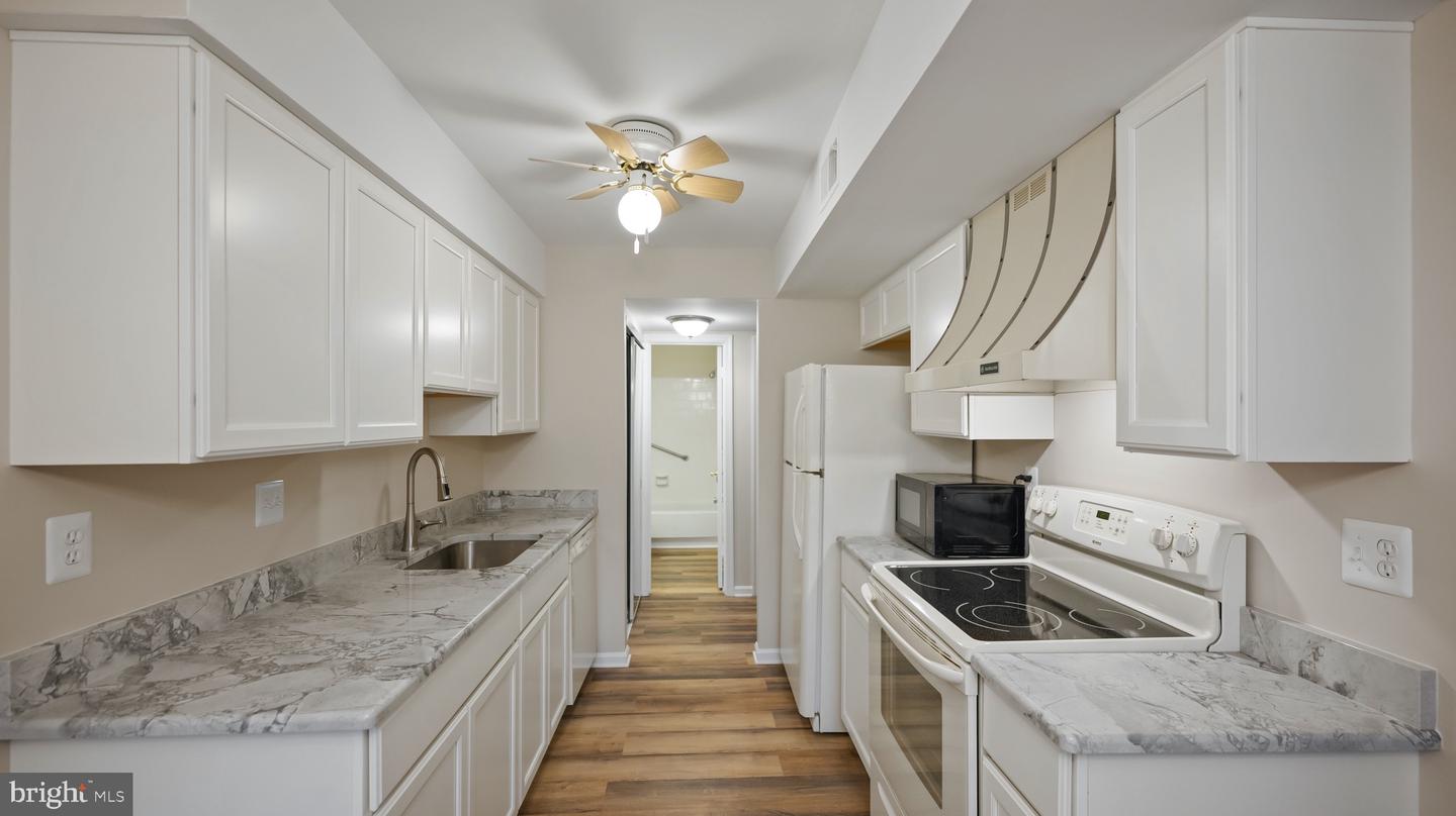 Photo 5 of 23 of 20248 Shipley Ter #6-B-302 condo