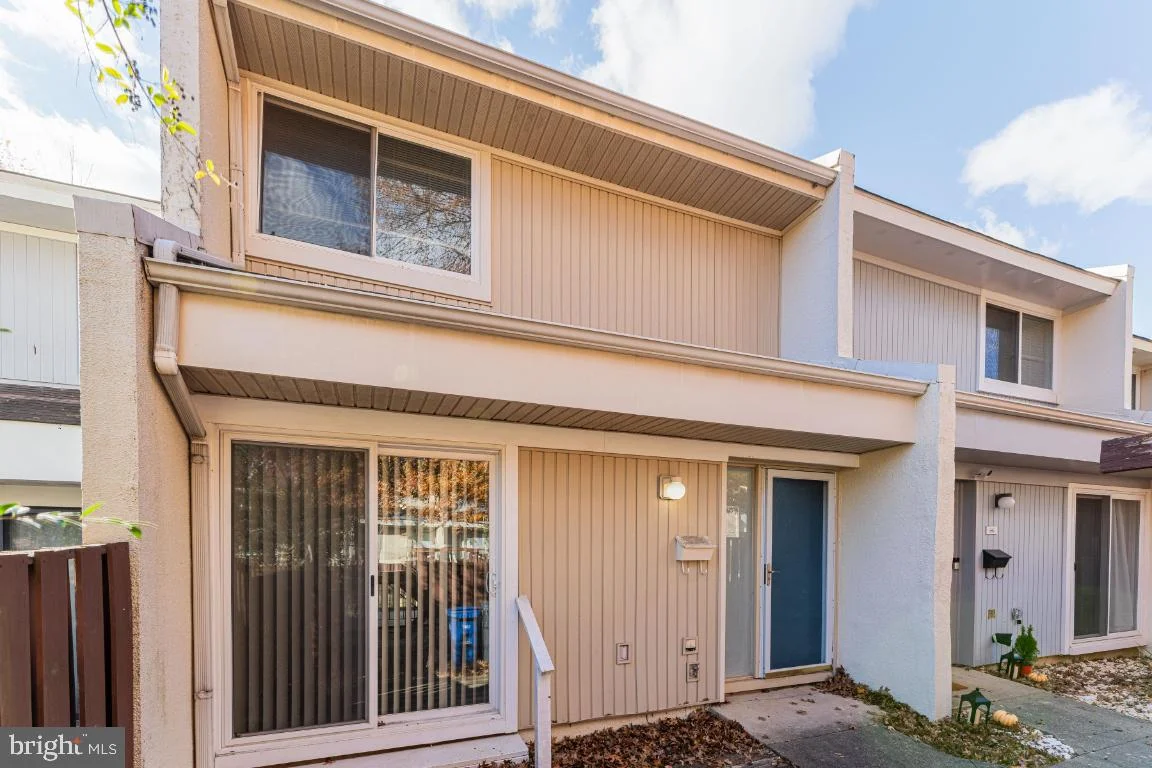 2442 Southgate Square