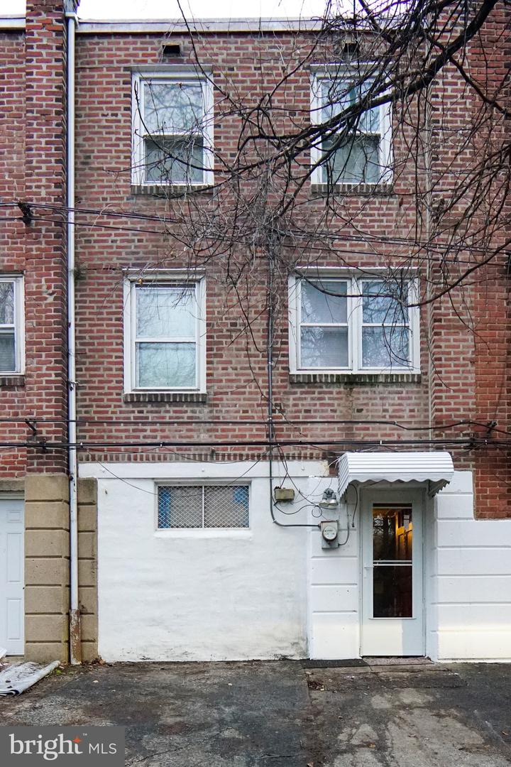 Photo 12 of 12 of 223 W 22nd St townhome