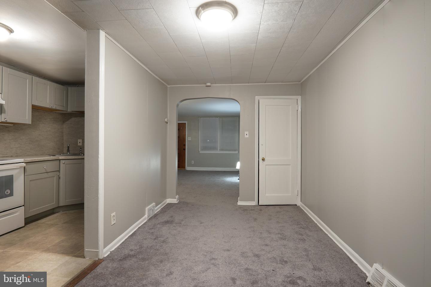Photo 5 of 12 of 223 W 22nd St townhome