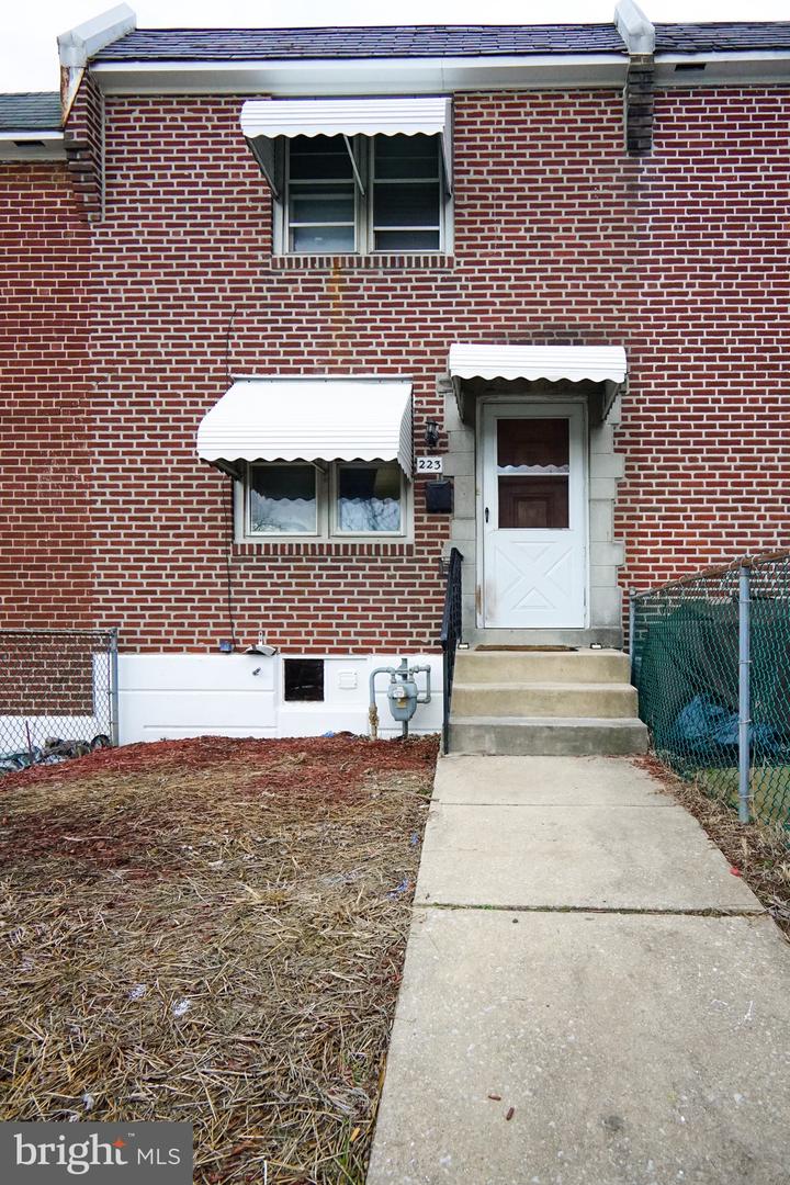 Photo 1 of 12 of 223 W 22nd St townhome