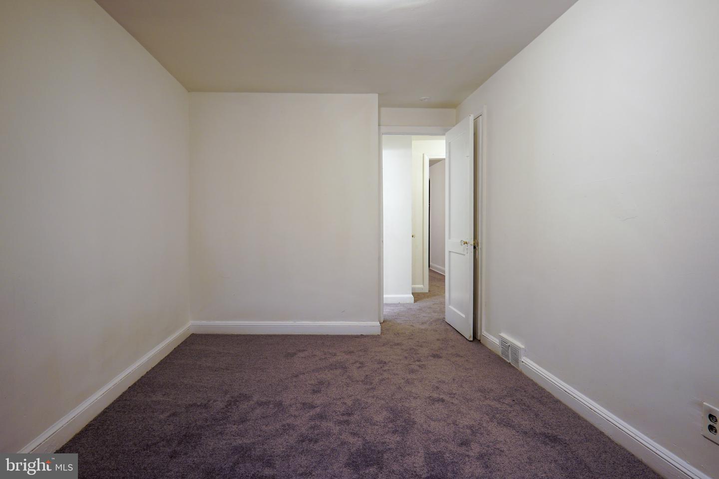Photo 9 of 12 of 223 W 22nd St townhome