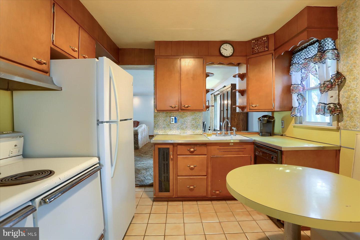 Photo 11 of 35 of 200 Fishburn St house