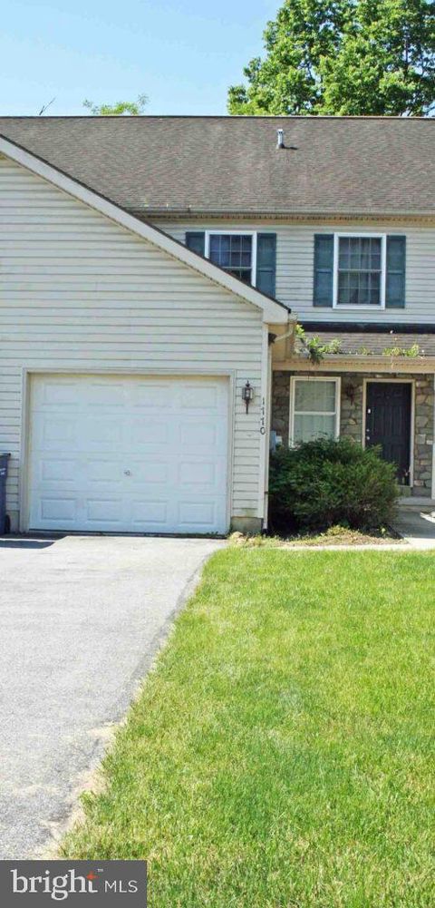 Townhouse in Middletown PA 1770 Lakeside DRIVE.jpg